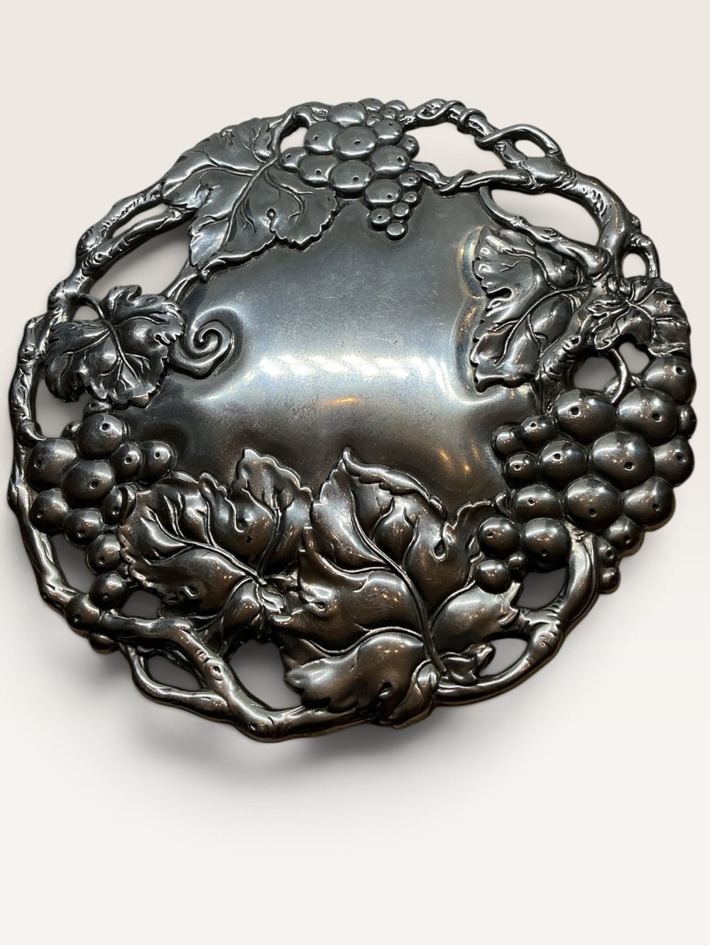 Arthur Court Grape Pattern Aluminum Trivet Plate 2000 Reticulated 7.5”